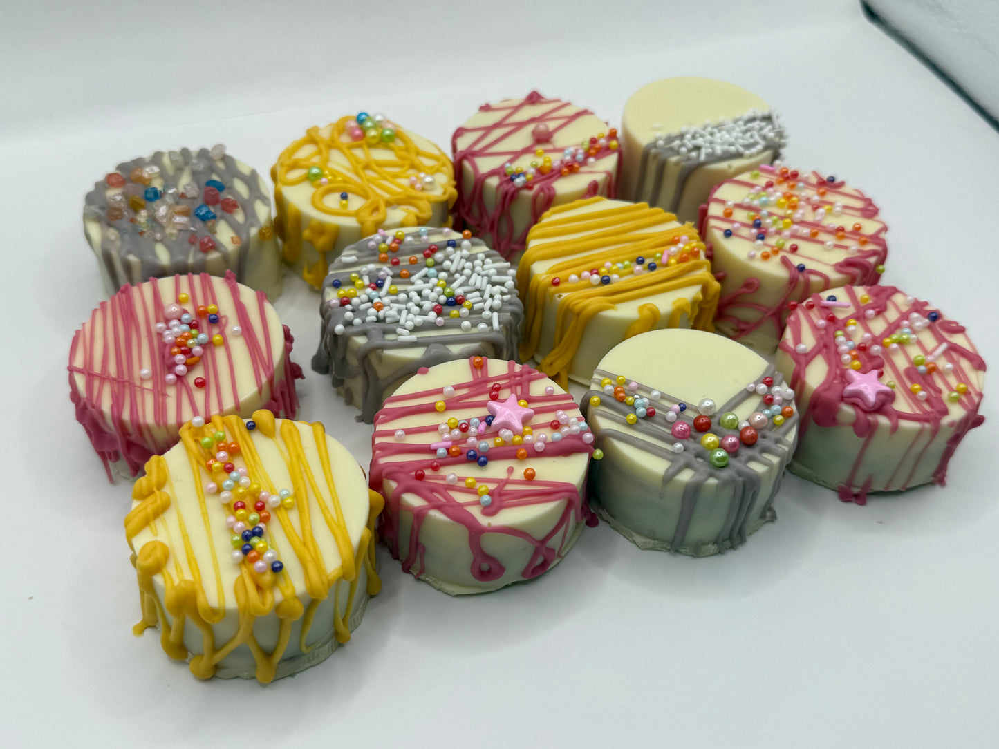 Maxi CakeSicles and cake pops treats